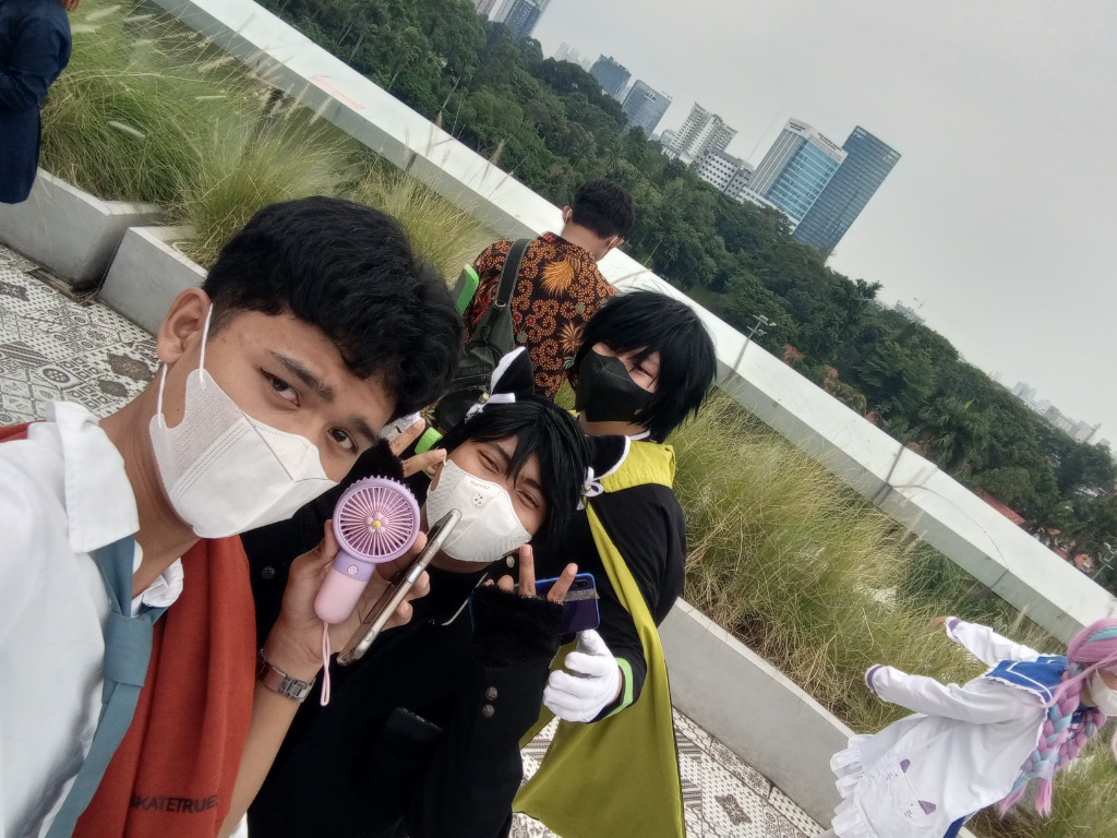 Cosplay memory 4 with friends